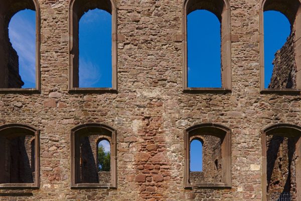Fensterspiele in der Klosterruine Frauenalb