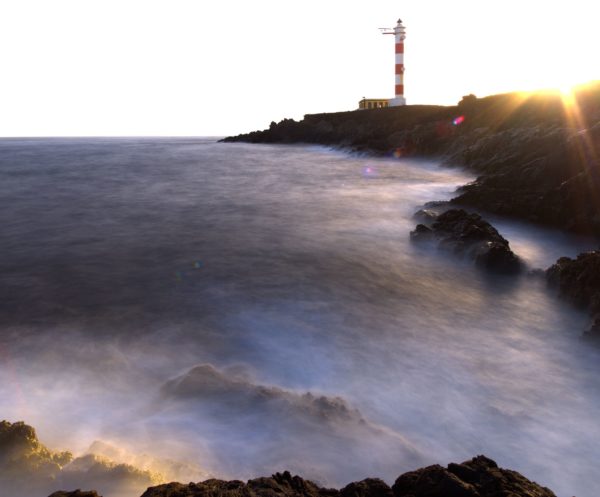 Teneriffa: Letzte Sonnenstrahlen an der Küste von El Poris
