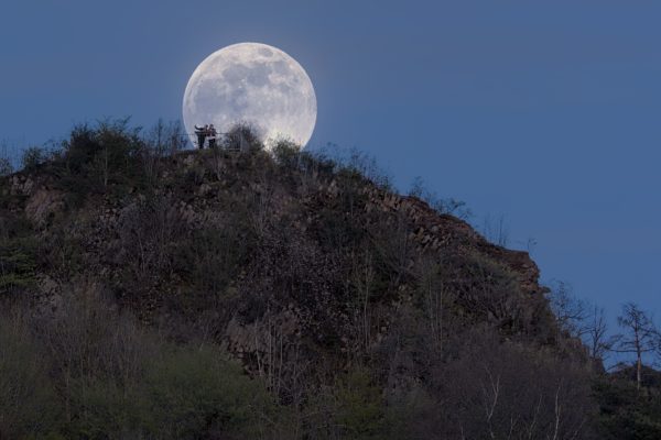 Supervollmond über dem Roßbacher Häubchen