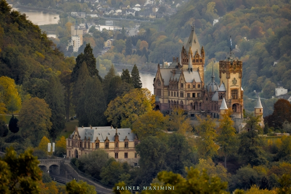Schloss Drachenburg im Herbst